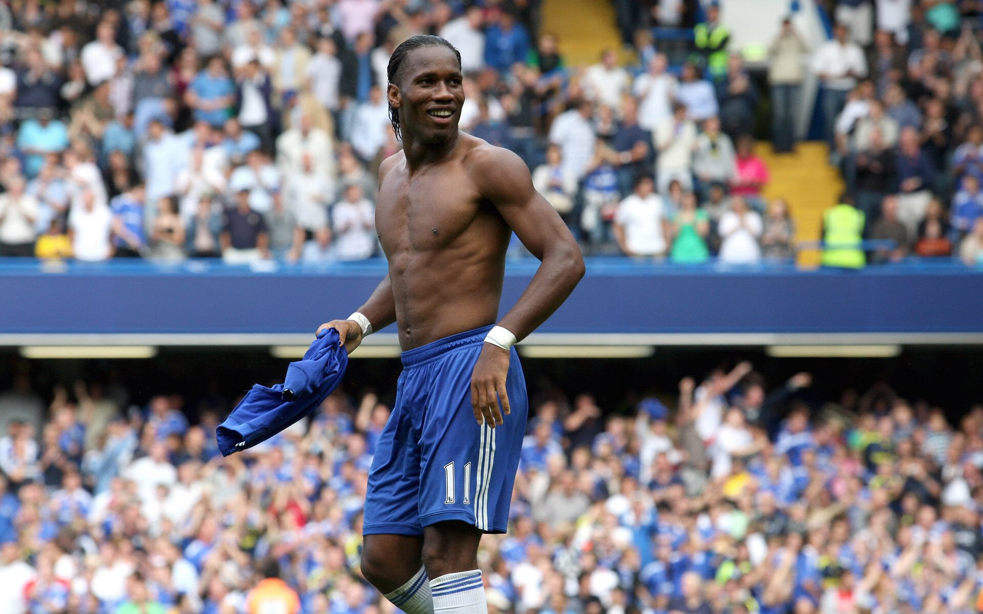 “无限可能，2025电竞舞台引爆年轻力量！”