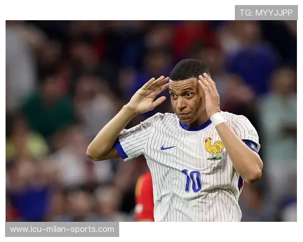 姆巴佩做鬼脸采访，记者笑到断片：足球场上的“搞怪”瞬间引爆网络